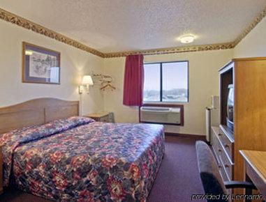 Super 8 By Wyndham Sherman Room photo